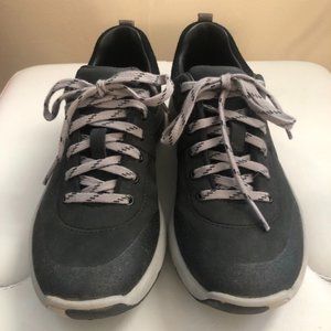 Clarks - Wave Walk - Size 5.5  Waterproof